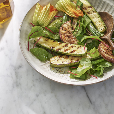 SALAT MIT GEGRILLTEM GEMÜSE