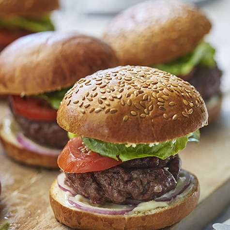 Rindfleisch-Burger Mit Knoblauch-Mayonnaise